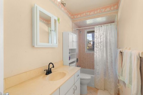 House in Vero Beach, Florida 4 bedrooms, 218.23 sq.m. № 2082813 - photo 25