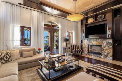 Casa en venta en Miami Beach, Florida, 6 dormitorios, 1036.79 m2 № 1965884 - foto 16