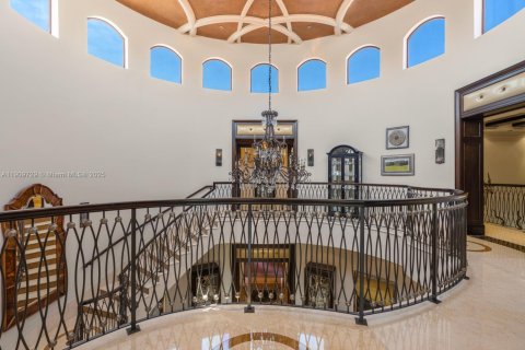 Casa en venta en Miami Beach, Florida, 6 dormitorios, 1036.79 m2 № 1965884 - foto 21