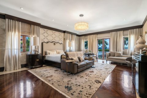 Casa en venta en Miami Beach, Florida, 6 dormitorios, 1036.79 m2 № 1965884 - foto 22