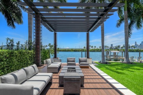 Casa en venta en Miami Beach, Florida, 6 dormitorios, 1036.79 m2 № 1965884 - foto 9
