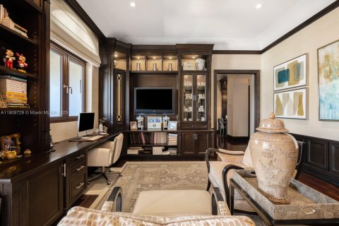 Casa en venta en Miami Beach, Florida, 6 dormitorios, 1036.79 m2 № 1965884 - foto 25