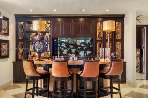 Casa en venta en Miami Beach, Florida, 6 dormitorios, 1036.79 m2 № 1965884 - foto 18