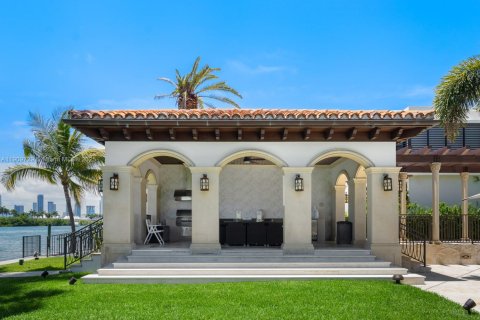 Casa en venta en Miami Beach, Florida, 6 dormitorios, 1036.79 m2 № 1965884 - foto 11