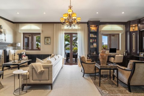 Casa en venta en Miami Beach, Florida, 6 dormitorios, 1036.79 m2 № 1965884 - foto 23