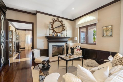 Casa en venta en Miami Beach, Florida, 6 dormitorios, 1036.79 m2 № 1965884 - foto 24
