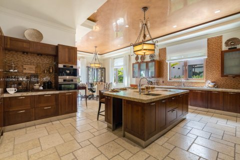 Casa en venta en Miami Beach, Florida, 6 dormitorios, 1036.79 m2 № 1965884 - foto 19