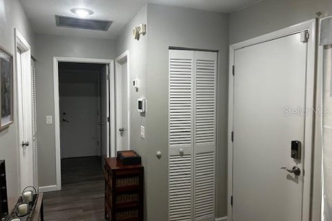 Condominio en alquiler en Tampa, Florida, 1 dormitorio, 129.04 m2 № 1906213 - foto 2