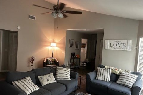 Condominio en alquiler en Tampa, Florida, 1 dormitorio, 129.04 m2 № 1906213 - foto 3