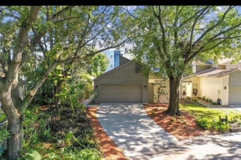 Condominio en alquiler en Tampa, Florida, 1 dormitorio, 129.04 m2 № 1906213 - foto 1