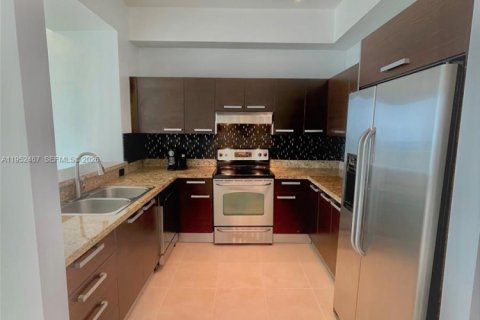 Condominio en alquiler en Miami, Florida, 2 dormitorios, 96.71 m2 № 2008563 - foto 3