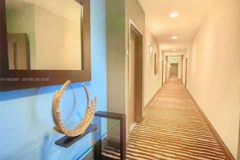 Condominio en alquiler en Miami, Florida, 2 dormitorios, 96.71 m2 № 2008563 - foto 13