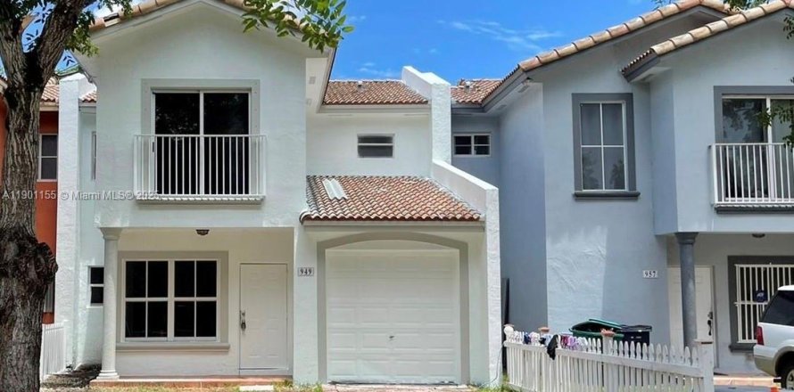 Таунхаус в Флорида-Сити, Флорида 3 спальни, 141.86м2 № 1952311