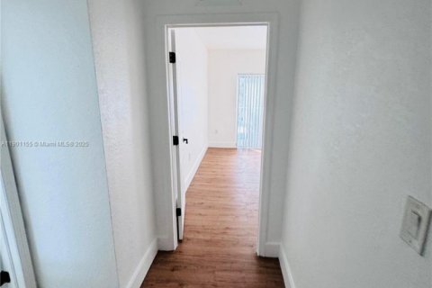 Снять в аренду таунхаус в Флорида-Сити, Флорида 3 спальни, 141.86м2, № 1952311 - фото 15