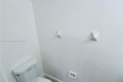 Снять в аренду таунхаус в Флорида-Сити, Флорида 3 спальни, 141.86м2, № 1952311 - фото 7