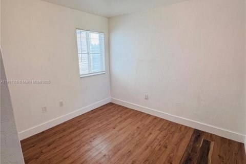 Снять в аренду таунхаус в Флорида-Сити, Флорида 3 спальни, 141.86м2, № 1952311 - фото 10