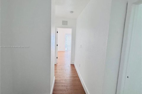 Снять в аренду таунхаус в Флорида-Сити, Флорида 3 спальни, 141.86м2, № 1952311 - фото 16