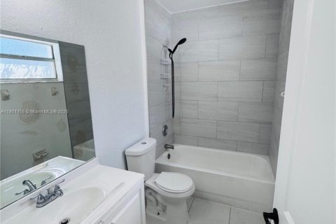 Снять в аренду таунхаус в Флорида-Сити, Флорида 3 спальни, 141.86м2, № 1952311 - фото 11