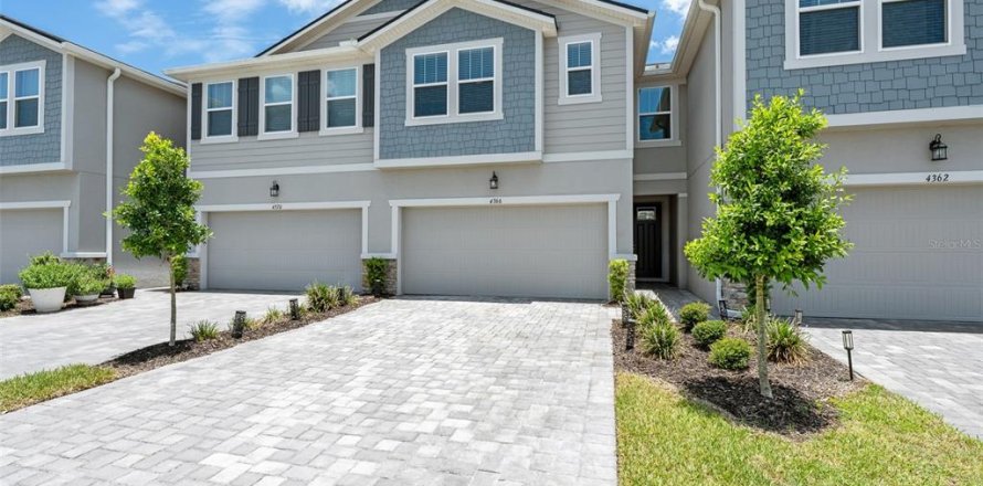 Townhouse in VOLANTI in Lutz, Florida 3 bedrooms, 208.38 sq.m. № 2215704