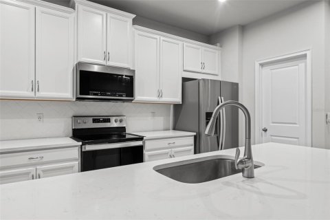Townhouse in VOLANTI in Lutz, Florida 3 bedrooms, 208.38 sq.m. № 2215704 - photo 6
