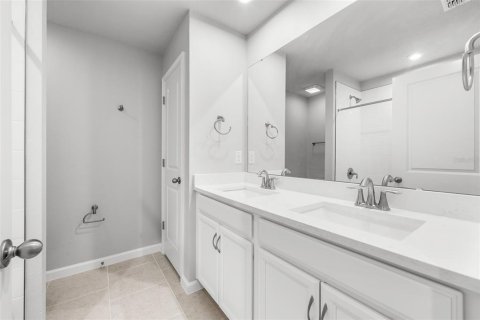 Townhouse in VOLANTI in Lutz, Florida 3 bedrooms, 208.38 sq.m. № 2215704 - photo 20