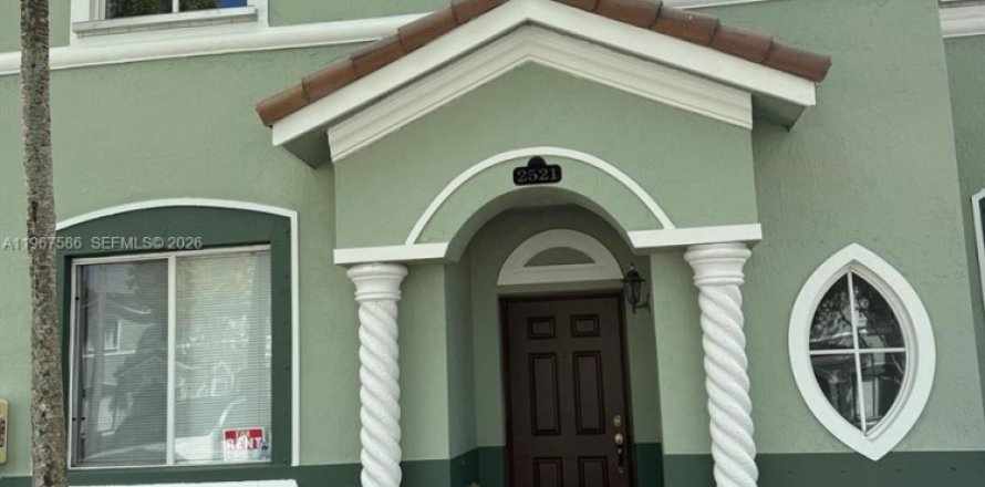 Townhouse in Homestead, Florida 3 bedrooms, 132.2 sq.m. № 2029512