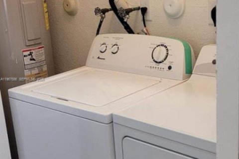 Townhouse in Homestead, Florida 3 bedrooms, 132.2 sq.m. № 2029512 - photo 22