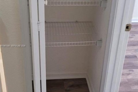 Townhouse in Homestead, Florida 3 bedrooms, 132.2 sq.m. № 2029512 - photo 10