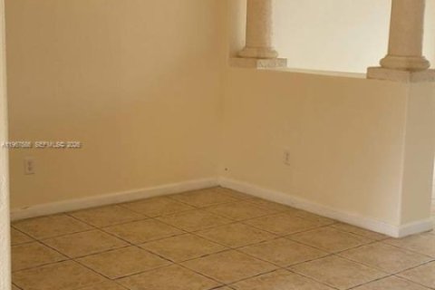 Townhouse in Homestead, Florida 3 bedrooms, 132.2 sq.m. № 2029512 - photo 5
