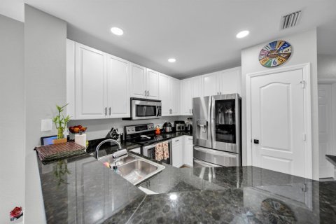 Touwnhouse à louer à Lehigh Acres, Floride: 2 chambres, 111.95 m2 № 2390118 - photo 3