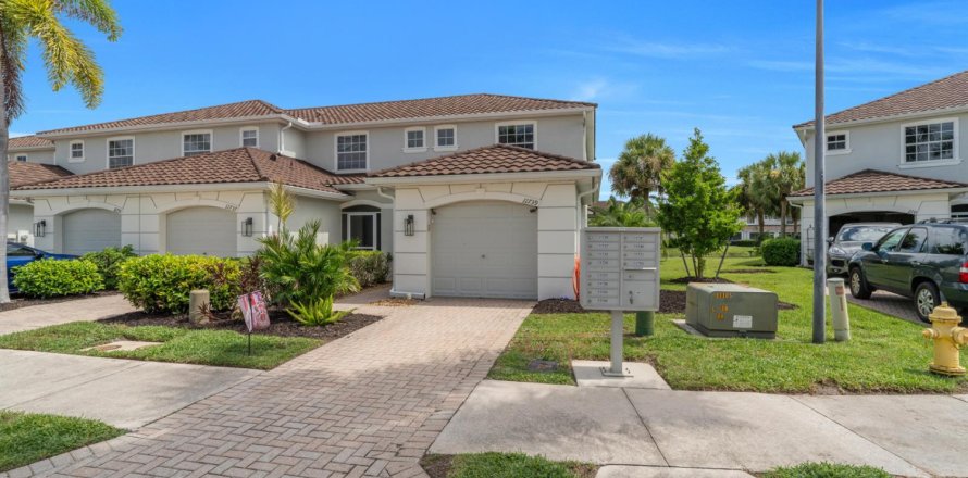 Touwnhouse à Lehigh Acres, Floride 2 chambres, 111.95 m2 № 2390118