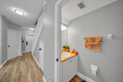 Touwnhouse à louer à Lehigh Acres, Floride: 2 chambres, 111.95 m2 № 2390118 - photo 7