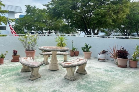 Condo in North Miami Beach, Florida, 1 bedroom  № 1229172 - photo 1