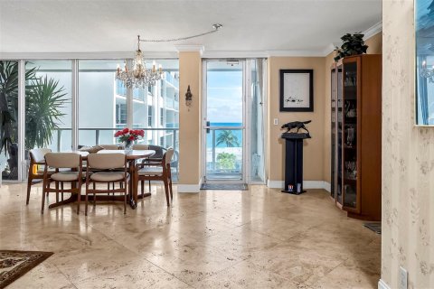 Condominio en venta en Fort Lauderdale, Florida, 1 dormitorio, 122.63 m2 № 2084490 - foto 2