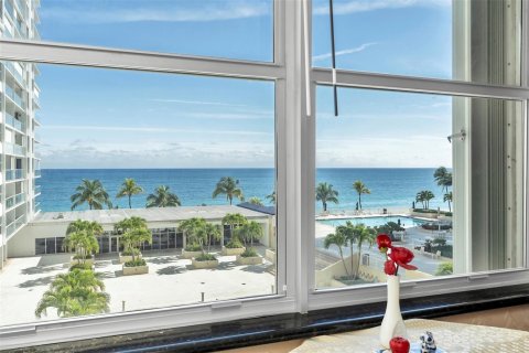 Condominio en venta en Fort Lauderdale, Florida, 1 dormitorio, 122.63 m2 № 2084490 - foto 18