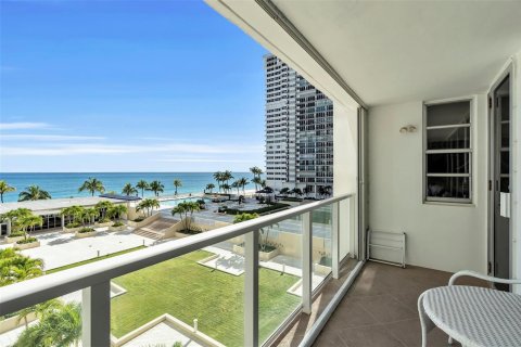 Condominio en venta en Fort Lauderdale, Florida, 1 dormitorio, 122.63 m2 № 2084490 - foto 24