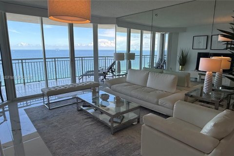 Condo in Sunny Isles Beach, Florida, 2 bedrooms № 2004510 - photo 15