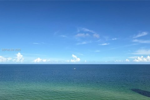 Condo in Sunny Isles Beach, Florida, 2 bedrooms № 2004510 - photo 25