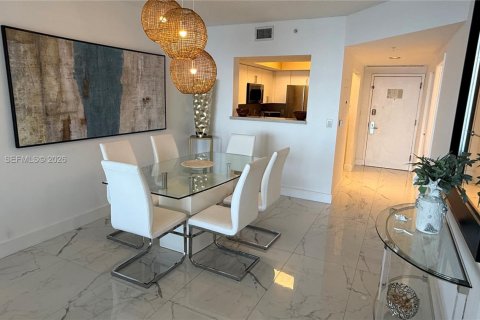 Condo in Sunny Isles Beach, Florida, 2 bedrooms № 2004510 - photo 12