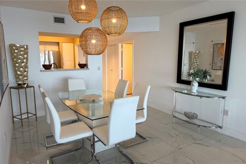 Condo in Sunny Isles Beach, Florida, 2 bedrooms № 2004510 - photo 13