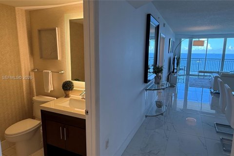 Condo in Sunny Isles Beach, Florida, 2 bedrooms № 2004510 - photo 7