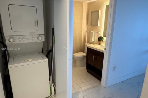 Condo in Sunny Isles Beach, Florida, 2 bedrooms № 2004510 - photo 6