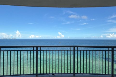 Condo in Sunny Isles Beach, Florida, 2 bedrooms № 2004510 - photo 22