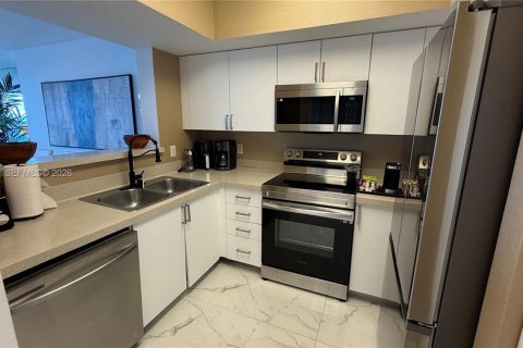 Condo in Sunny Isles Beach, Florida, 2 bedrooms № 2004510 - photo 4