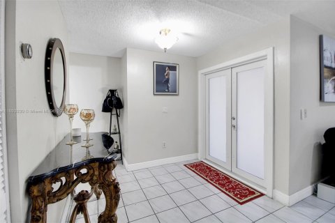 Купить виллу или дом в Майами, Флорида 3 спальни, 182.46м2, № 1947384 - фото 17