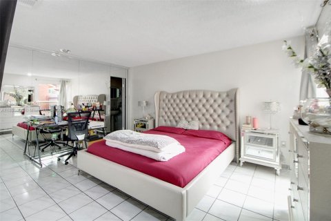 Купить виллу или дом в Майами, Флорида 3 спальни, 182.46м2, № 1947384 - фото 11