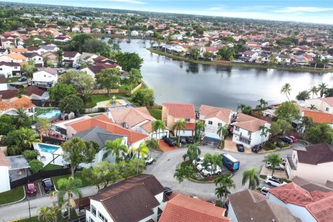 Купить виллу или дом в Майами, Флорида 3 спальни, 182.46м2, № 1947384 - фото 27