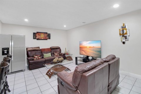 Купить виллу или дом в Майами, Флорида 3 спальни, 182.46м2, № 1947384 - фото 9