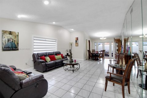 Купить виллу или дом в Майами, Флорида 3 спальни, 182.46м2, № 1947384 - фото 7