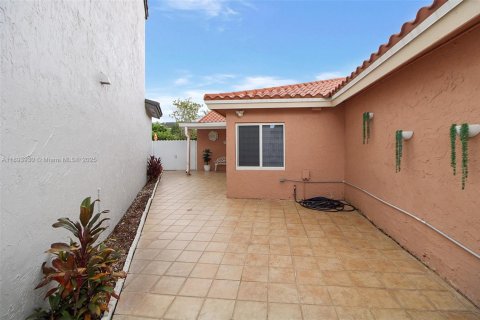 Купить виллу или дом в Майами, Флорида 3 спальни, 182.46м2, № 1947384 - фото 24